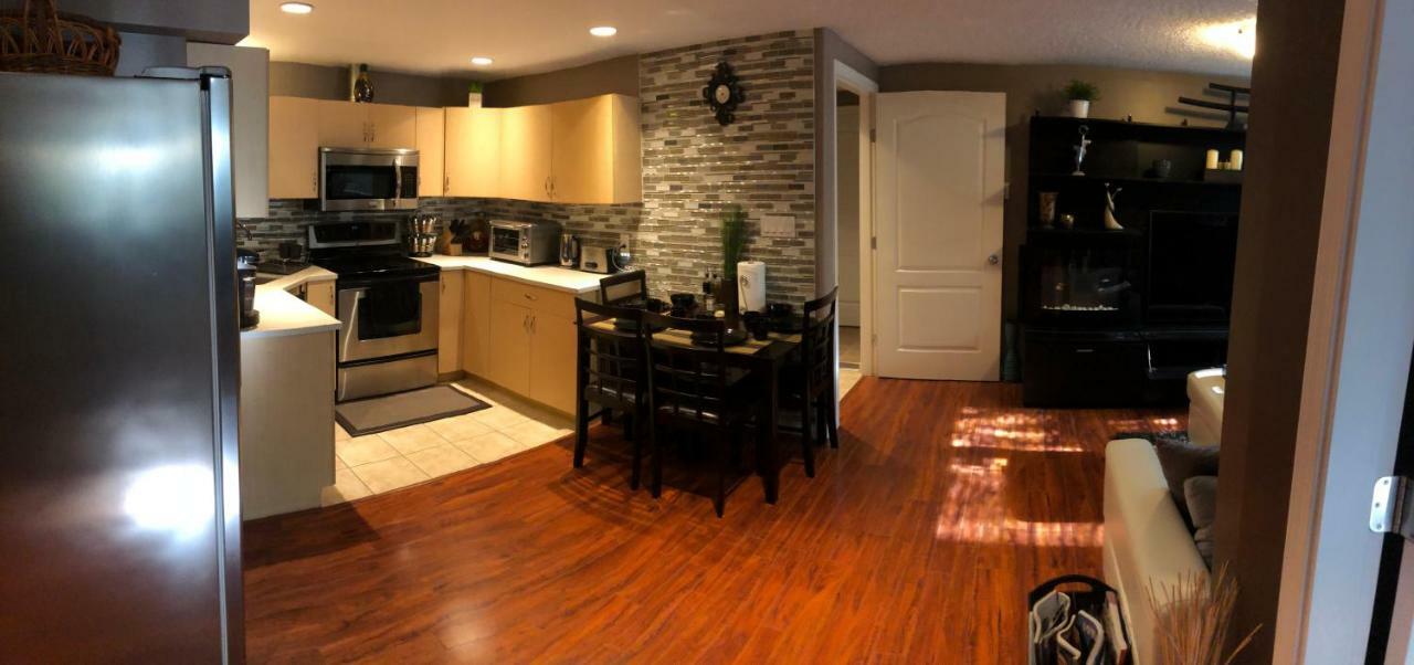 Cozy And Modern 3 Bedroom In Central Location! 빅토리아 외부 사진